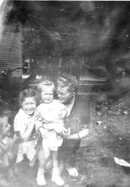 Sally Vicky Judy Kimling and Aunt Erma